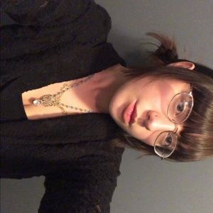 Meet your Posher, Eva